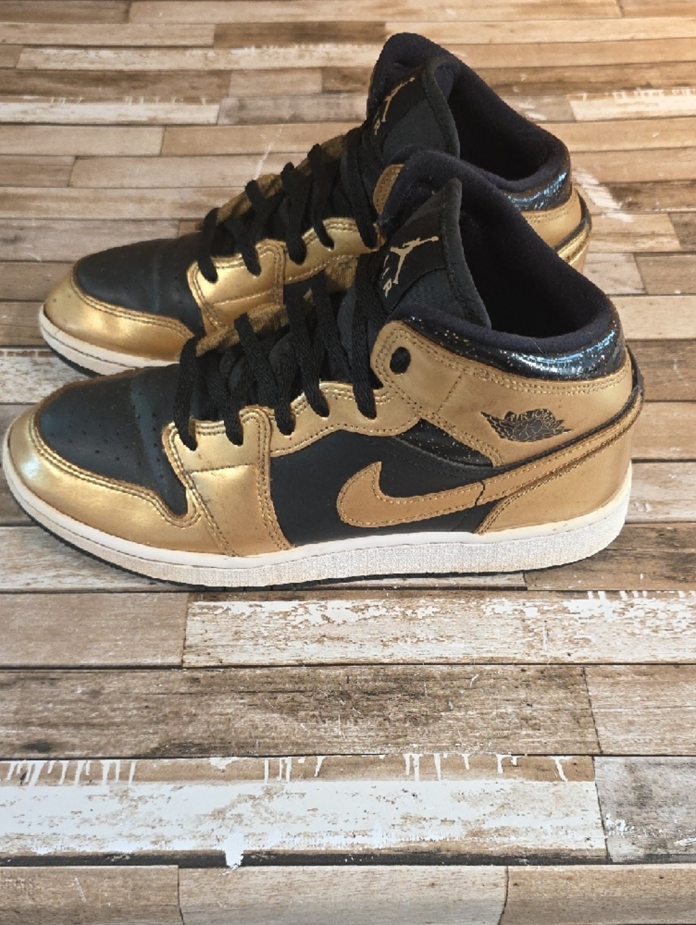 Men's Nike Black & Metallic Gold High Top Jordans
